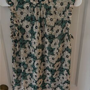 Who What Wear Cream Floral Ruffle-Neck Sleeveless Top with Green Leaves